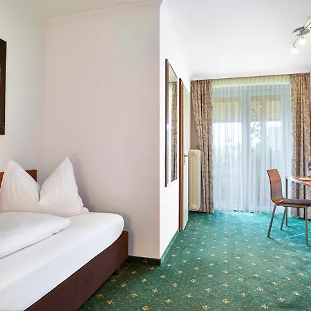 Hotel Lindenhof 3*